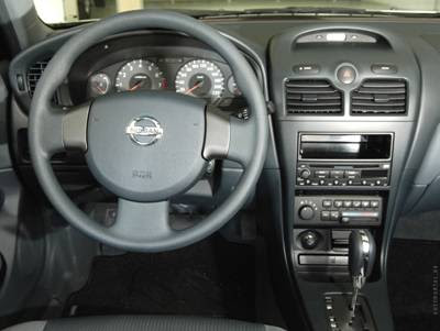 In Nissan Almera Classic you can work comfortably accommodated at the wheel: 