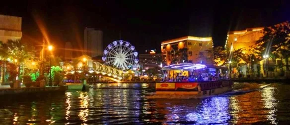 permandangan melaka river cruise malam