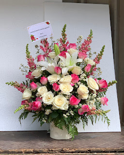 Rangkaian bunga meja www.harpanflorist.com