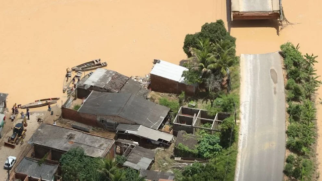 Se derrumbó una represa en el noreste de Brasil tras semanas de fuertes lluvias e inundaciones