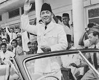 Contoh Teks Ulasan Beserta Struktur Film Soekarno Terbaru dan Terlengkap