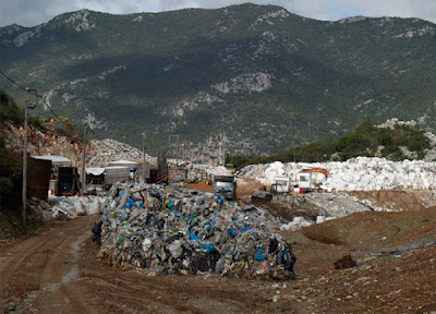 ΒΡΑΖΕΙ...Η ΜΑΡΑΘΟΛΑΚΚΑ ΜΕ ΜΗΝΥΣΕΙΣ ΚΑΙ ΕΝΤΑΣΗ