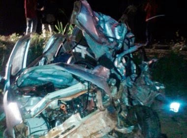 Barreiras: Homem morre depois de batida de carro com caminhão-guincho na BR-242