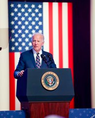  Trump Secures Landslide Victory in Iowa Caucuses, Setting Stage for Potential 2024 Rematch with Biden
