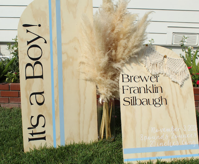 You don't want to miss this DIY Modern Birth Announcement Yard Sign with Cricut!