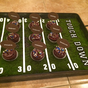 Faux Moss Super Bowl Field Serving Tray @craftsavvy @sarahowens #craftwarehouse #diy #superbowl #party
