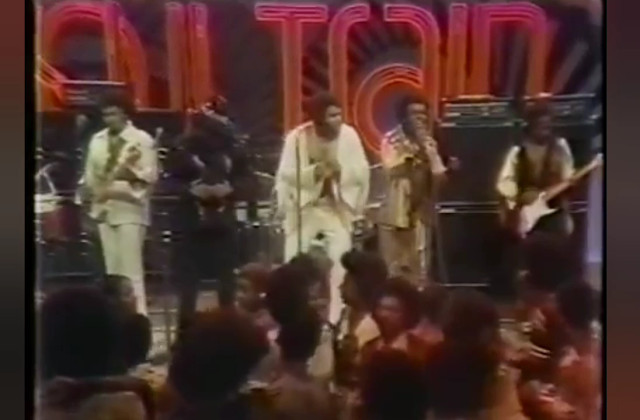 Isley Brothers — That Lady [LIVE] 🚃 Soul Train Greatest Hits Dec 14 1974 https://youtu.be/u6TezNci1Uc