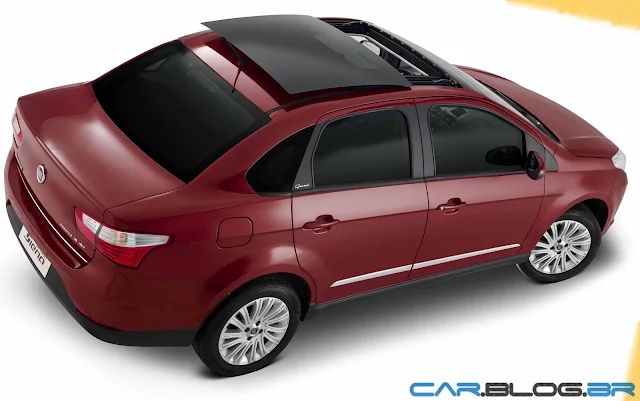 Fiat Grand Siena Essence 2013 com teto solar