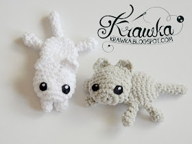 Krawka: Grey cat, white kitten, brooch and hairpin free crochet pattern.