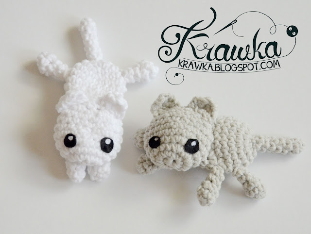 Krawka: Grey cat, white kitten, brooch and hairpin free crochet pattern.