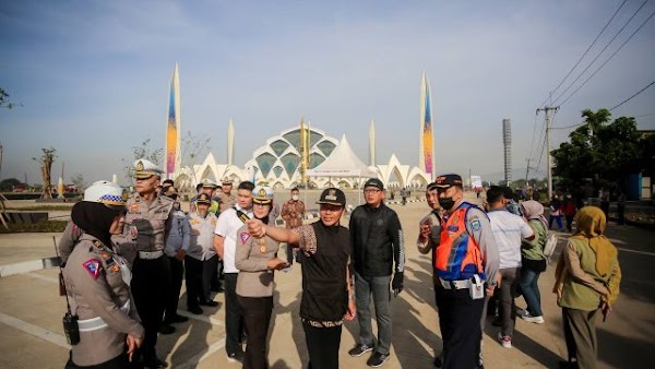 Urai Kemacetan Akses Keluar Masuk, Pemkot Bandung Rekayasa Lalu Lintas di Masjid Raya Al Jabbar