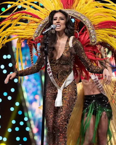 Fatima Rodriguez, utilizando traje típico Kuarahy Mimbi, 2021 (Bolivia).