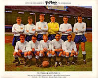 TOTTENHAM HOTSPUR F. C. - Londres, Inglaterra - Temporada 1964-65 - Alan Mullery, Eddie Clayton, Laurie Brown, Bill Brown, Ron Henry y Cyril Knowles; Jimmy Robertson, Jimmy Greaves, Frank Saul, Alan Gilzean y Cliff Jones - Los Spurs ocuparon el 6º puesto en la 1ª División inglesa