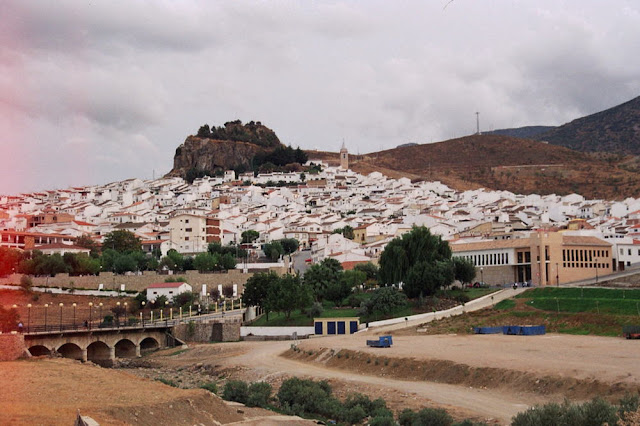 https://es.wikipedia.org/wiki/Ardales#/media/Archivo:Ardales_Spain.jpg