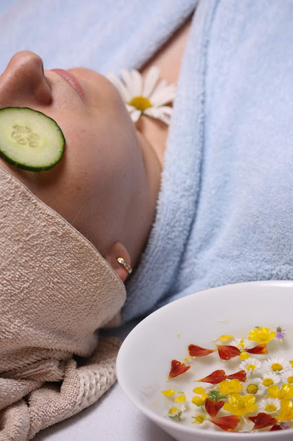 5 effective home remedies for glowing skin