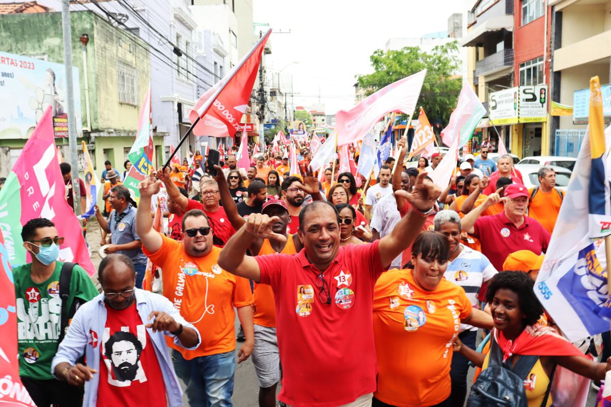 Em Ilhéus, PT e base de Marão marcham em apoio à Lula, Jerônimo e Soane