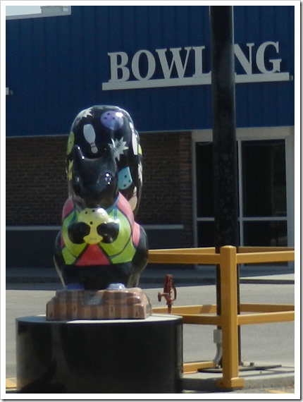 2018-09-17b Kansas, Marysville - Black Squirrel Statues (18)