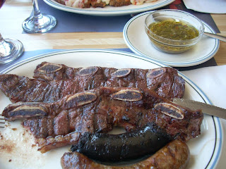 Asado: costillas, chorizo y morzilla por $15 (incluye papas fritas ó ensalada)