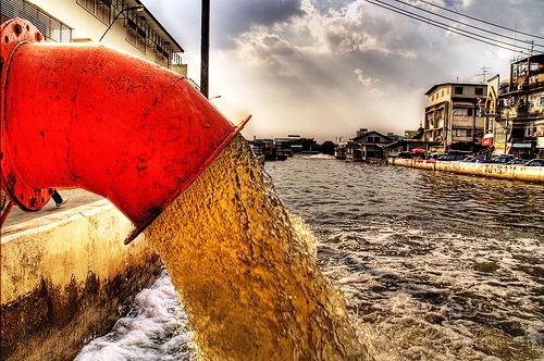 KimintekHijau com Pencemaran Air Sungai di Surabaya