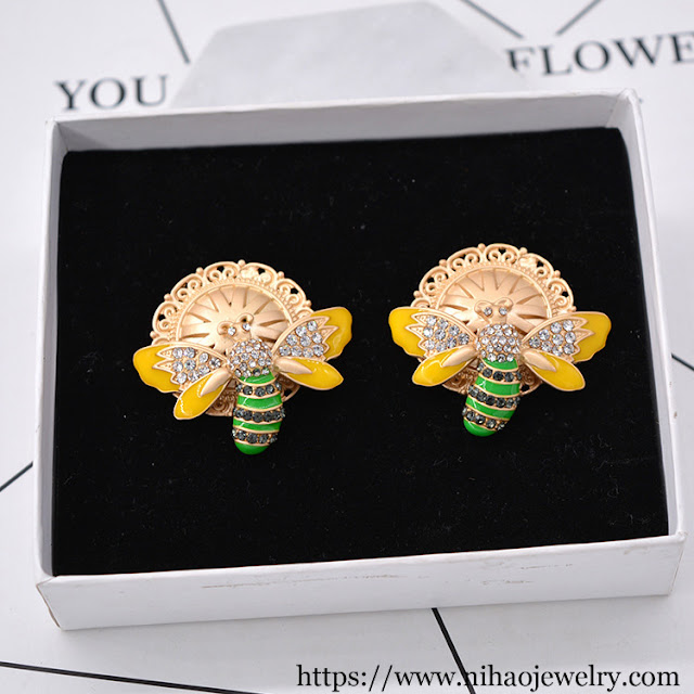 Animal Earring (Bee)