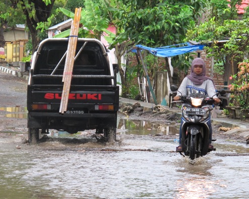 Baru beberapa Jam Hujan, Drainase ,Sudah, Penuh, Jalanan, Sudah, Ada ,Yang ,Tergenang