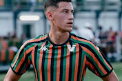 Kualifikasi Piala Dunia: Kiprah Jay Idzes, Bek Naturalisasi Perkuat Pertahanan Timnas