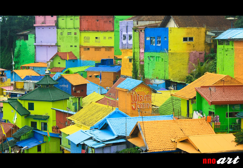 Kampung Warna Warni Jodipan - Kota Malang yang sangat menawan meskipun aslinya merupakan permukiman kumuh.
