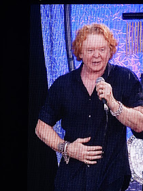 https://de.wikipedia.org/wiki/Mick_Hucknall