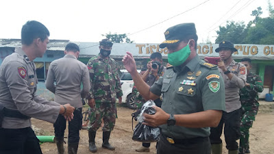 Tinjau Kegiatan TMMD-107, Aster Kasdam III Siliwangi Bagikan Masker Di Ciparay