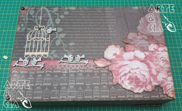 Caixa com scrapbooking: Gaiolas e Flores (frente)