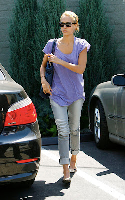 Jessica Alba Looking Nice In Purple Top