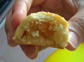 Pure pineapple and pastry that melt in the mouth - delicious!