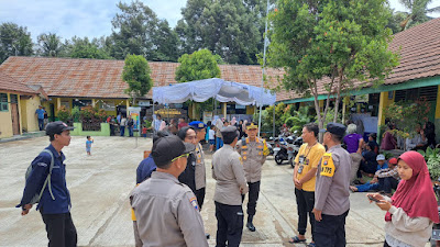 Tinjau TPS Dihari Pencoblosan, Kabidhumas Polda Banten Pastikan Pengamanan Kondusif dan Lancar