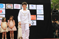 Desfile solidario de moda infantil