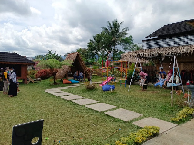 suasana orak arik resto baturaden