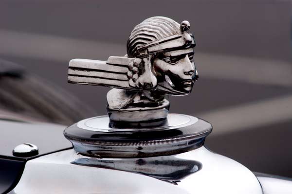  to decorate the radiator caps giving birth to the hood ornament