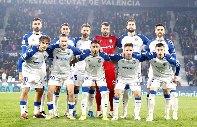 📸C. D. TENERIFE 📆27 enero 2024 ⬆️Enric Gallego, Roberto López, Aitor Sanz, Juan Soriano, Nikola Šipčić, José León. ⬇️Álex Corredera, Álvaro Giménez, Jérémy Mellot, Fernando Medrano, Yanis Rahmani. LEVANTE U. D. 0 🆚 C. D. TENERIFE 0 Sábado 27/01/2024, 21:00 horas. Campeonato de Liga de 2ª División, jornada 24. Valencia, estadio Ciutat de València: 14.427 espectadores. GOLES: ⚽No hubo.