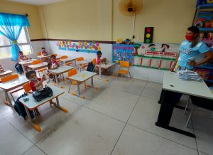 Profissionais da Educação e pais de alunos comemoram retorno gradativo das aulas presenciais