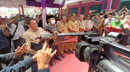 Kadis DPMPD Resmikan Kantor Desa Cikuya Kecamatan Solear