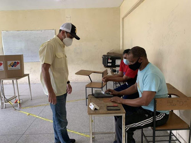 CHINVERGUENCHA | Henrique Capriles participó en el simulacro de elecciones fraudulentas de Maduro