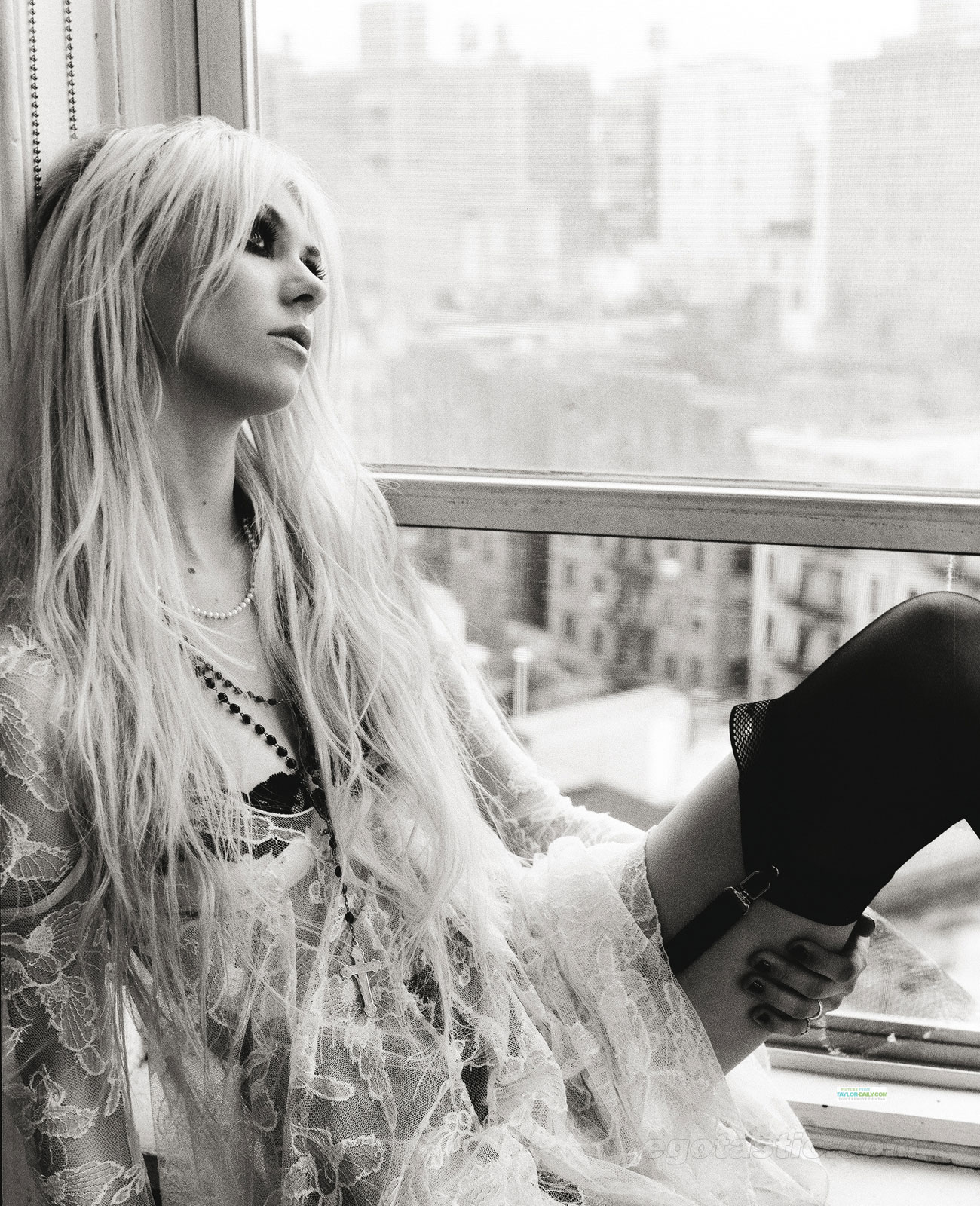 Taylor Momsen Hot, Bothered,