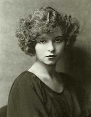 1920s makeup look. Clara Bow Hollywood Star 1920s