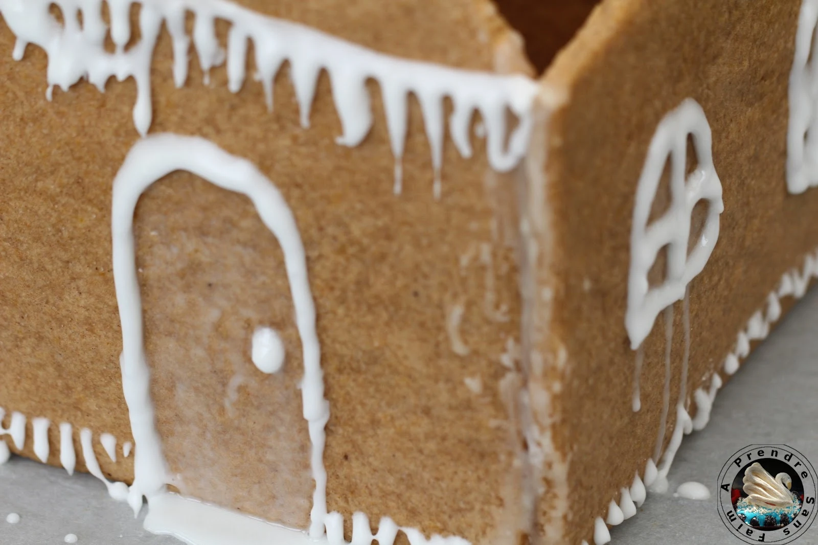 Glaçage royal pour maisons en pain d'épices