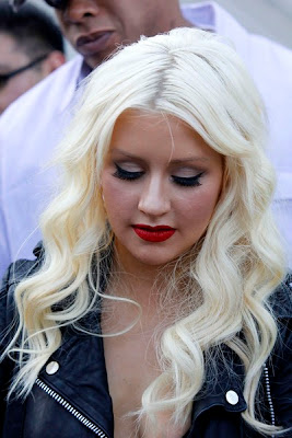 Hot Christina Aguilera Hides Her Chub Cakes Pictures