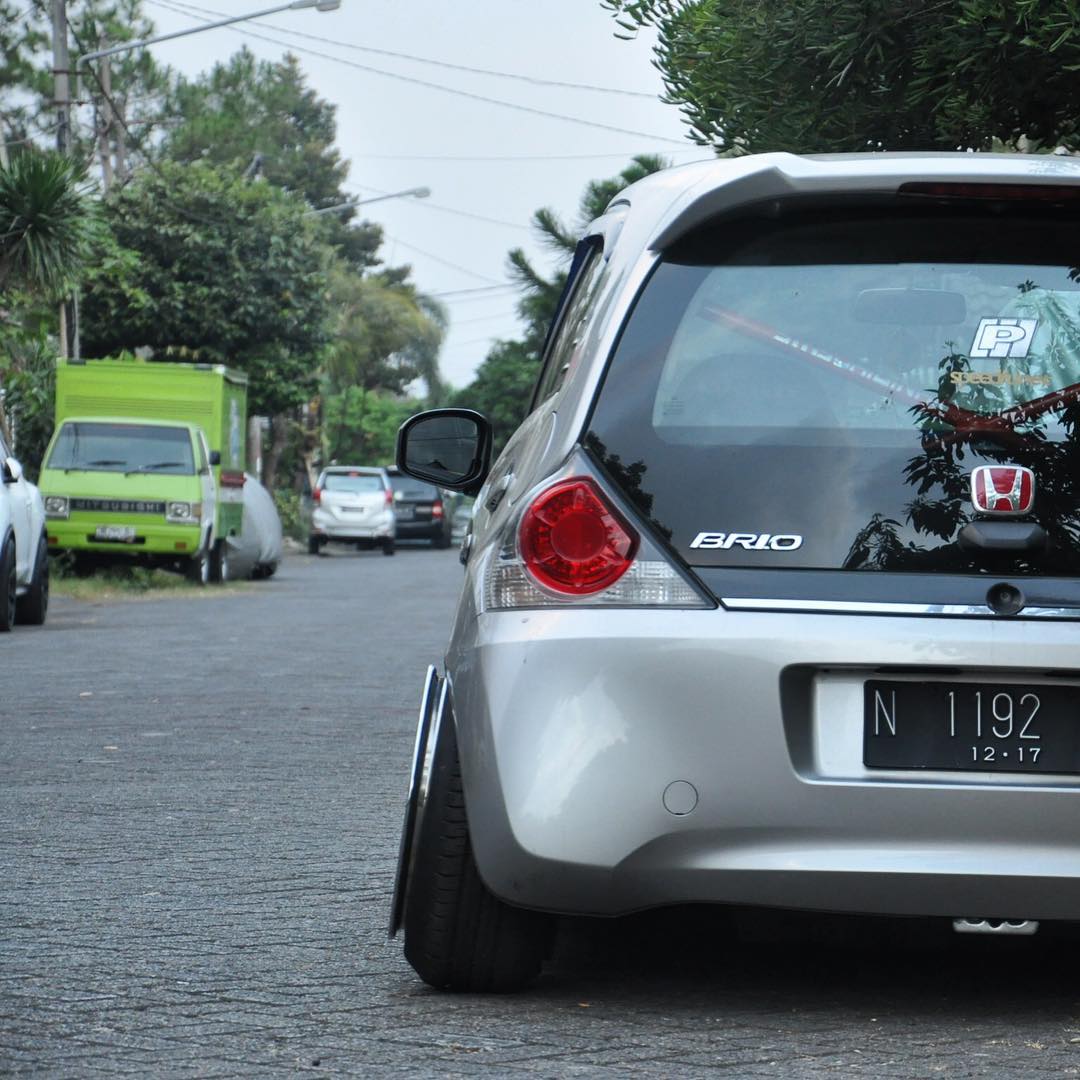 Modifikasi Mobil Ceper Honda Brio Silver Owner Maximillianray