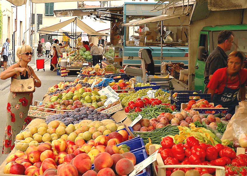 market days in tuscany