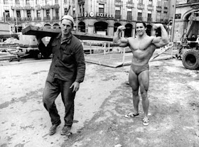 Fotografías de Arnold Schwarzenegger en bañador por la calle