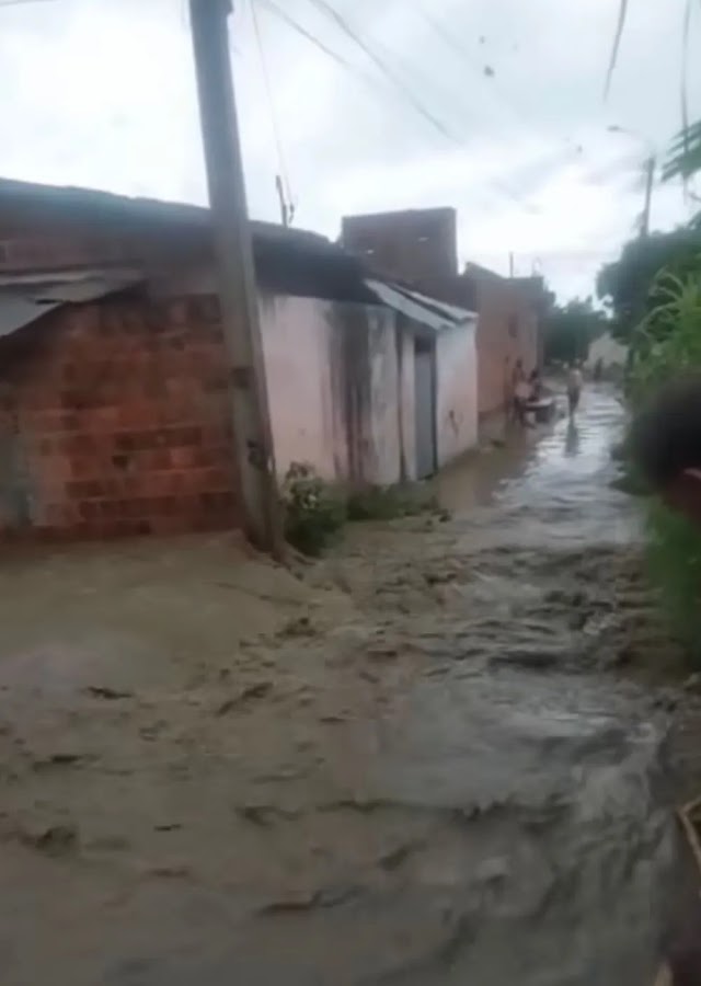 CARUARU REGISTRA PONTOS DE ALAGAMENTO APÓS CHUVAS REGISTRADAS NO FIM DE SEMANA