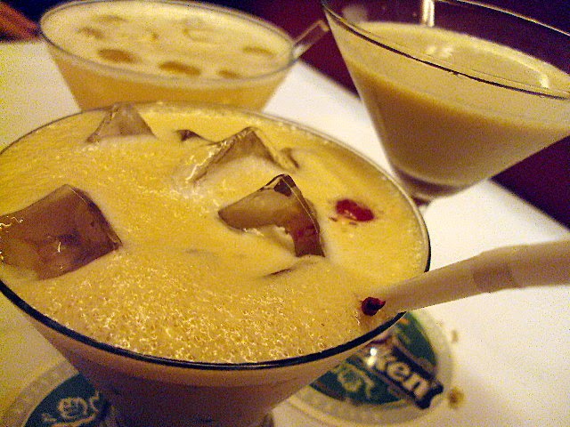  Cafeini Martini (kahlua, creme de cacao, butterscotch, espresso, milk), 