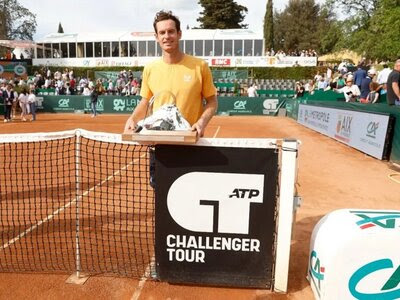 Andy Murray wins his first title since 2019